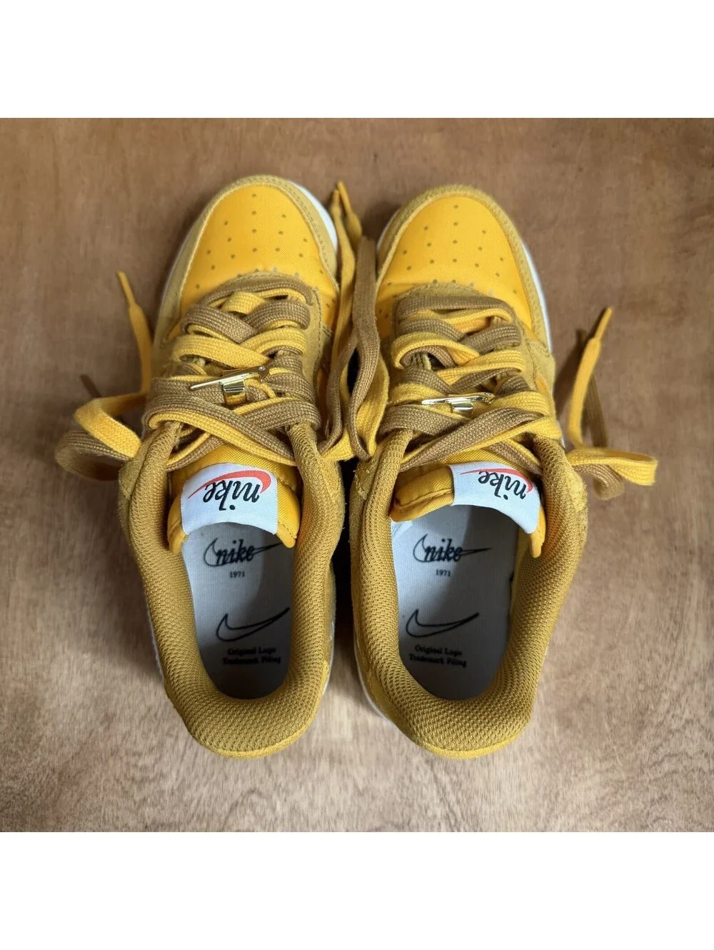 Nike Air Force 1 Low Shoes Womens Size 6 University Gold Suede Gum DA8302-700